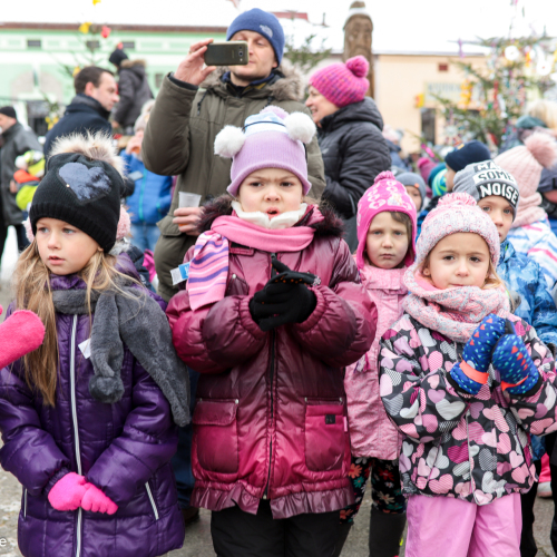 Ustrzyki ubierają wspólnie choinki!