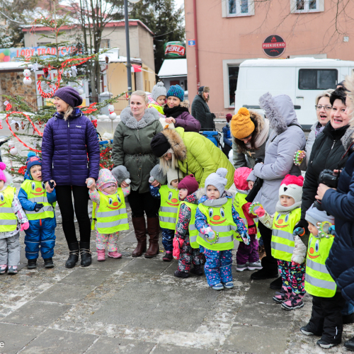 Ustrzyki ubierają wspólnie choinki!