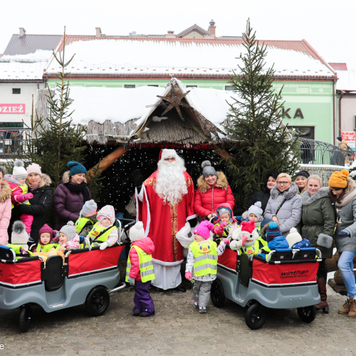 Ustrzyki ubierają wspólnie choinki!