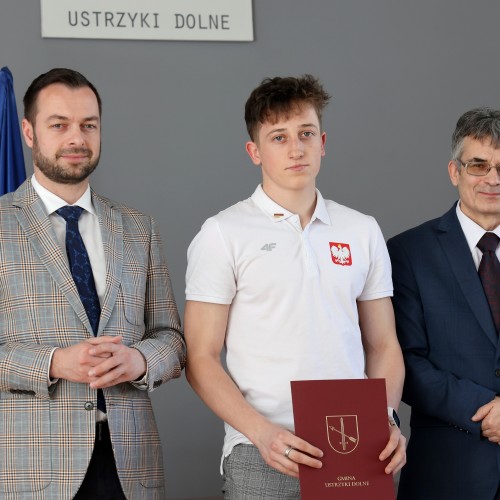Wręczenie stypendiów i nagród Burmistrza Ustrzyk Dolnych 