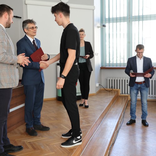 Wręczenie stypendiów i nagród Burmistrza Ustrzyk Dolnych 
