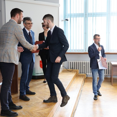 Wręczenie stypendiów i nagród Burmistrza Ustrzyk Dolnych 