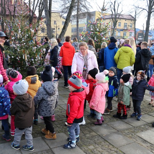 Wspólne ubieranie choinek