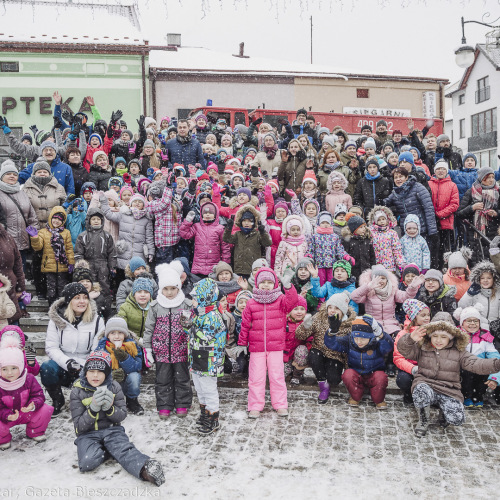 Wspólne ubieranie choinki