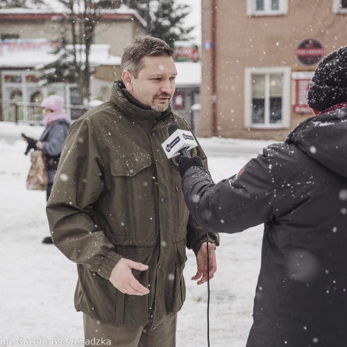 Wspólne ubieranie choinki