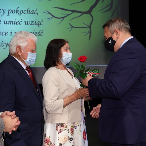 Złote i diamentowe gody 2021. Wręczono medale za długoletnie pożycie małżeńskie