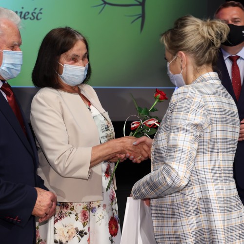 Złote i diamentowe gody 2021. Wręczono medale za długoletnie pożycie małżeńskie