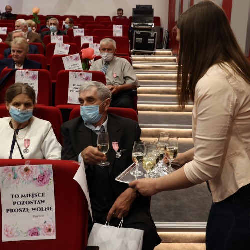Złote i diamentowe gody 2021. Wręczono medale za długoletnie pożycie małżeńskie