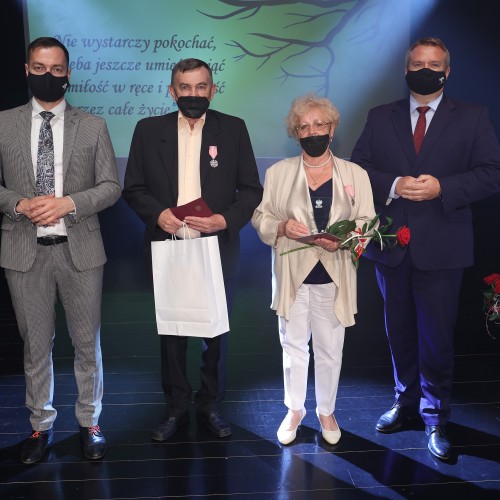 Złote i diamentowe gody 2021. Wręczono medale za długoletnie pożycie małżeńskie