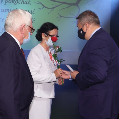 Złote i diamentowe gody 2021. Wręczono medale za długoletnie pożycie małżeńskie