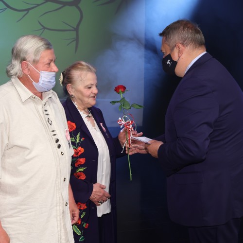 Złote i diamentowe gody 2021. Wręczono medale za długoletnie pożycie małżeńskie