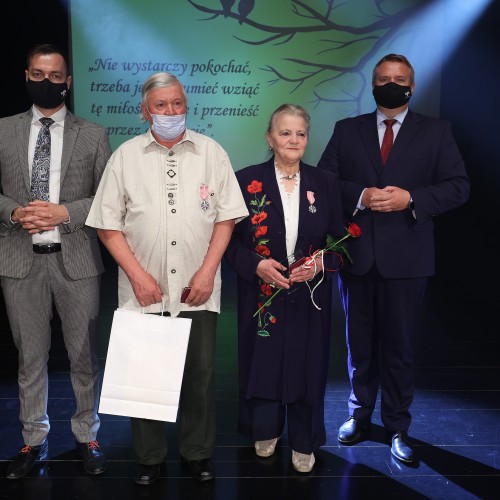 Złote i diamentowe gody 2021. Wręczono medale za długoletnie pożycie małżeńskie