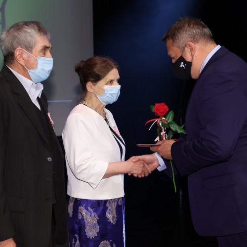 Złote i diamentowe gody 2021. Wręczono medale za długoletnie pożycie małżeńskie