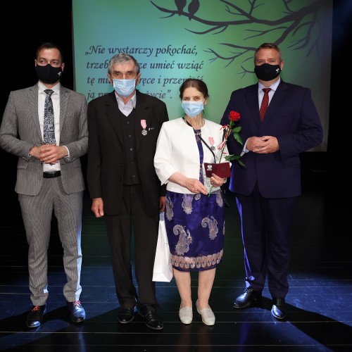 Złote i diamentowe gody 2021. Wręczono medale za długoletnie pożycie małżeńskie